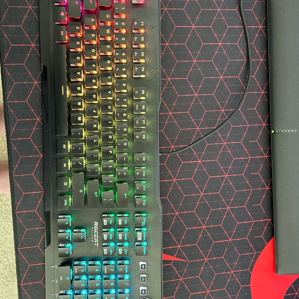 Computer gaming keyboard